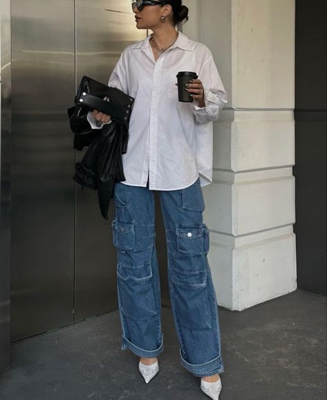 White Shirt And Cargo Pants, Cargos And White Shirt, Cargo Jeans And Oversized Shirt, Baggy Denim Blue Cargo Style Jeans, Blue Cargo Jeans Outfit, Jean Cargo Pants Outfit, Blue Button-up Denim Top For Streetwear, Cargo Jeans Outfit, White Shirt And Blue Jeans