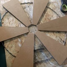 Diy Windmill How To Make, Windpomp Art, Cardboard Windmill, Windmill Crafts, Diy Windmill, Wood Windmill, Windmill Diy, Cardboard Ideas, Windmill Wall Decor