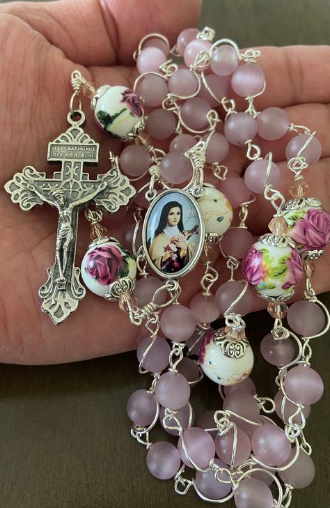 Rosary Aesthetic, Rosary Art, Mary Aesthetic, Praying The Rosary Catholic, Beautiful Rosaries, Beautiful Rosary, Handmade Rosary, Rosary Jewelry, Catholic Decor