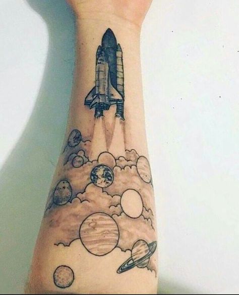 Space Tattoo Sleeve, Astronaut Tattoo, Japanese Tattoo Symbols, Planet Tattoos, Tattoo Trend, New Tattoo Designs, Disney Tattoo, Geniale Tattoos, Leg Sleeve Tattoo