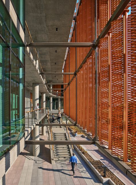 The City of Hope Pavilion - AMICO Architectural Metals Glass And Brick Facade, Expanded Metal Facade, Sun Shading Architecture, Metal Facade Architecture Design, Architecture Roof Design, Street Architecture Design, Privacy Architecture, Saw Tooth Roof, Metallic Architecture