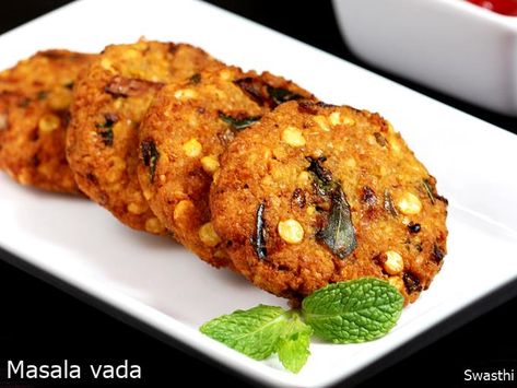 Masala vada recipe - one of the most popular south Indian street food that is delicious, aromatic and crunchy. Recipe with step by step photos Masala Vada, South Indian Snacks, Desi Street Food, Vada Recipe, Indian Appetizers, Chana Dal, Popular Snacks, Indian Breakfast, Indian Street Food