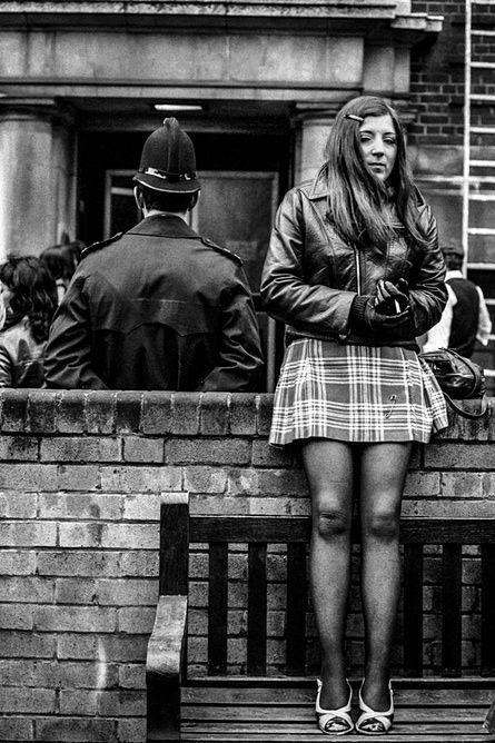 General Post Office Strike, London, 1971 Jane Bown, General Post Office, Black And White City, Vivian Maier, White City, Sport Photography, Street Fashion Photography, City Photography, Documentary Photography