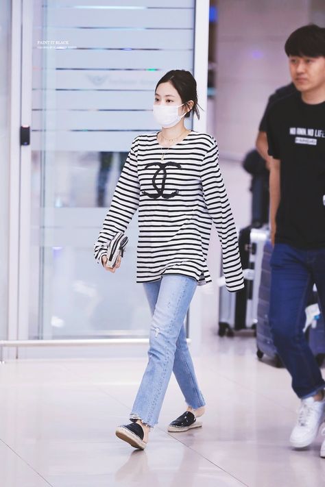 Jennie Kim Casual Outfits, Jennie Airport Style, Airport Fashion Kpop, Korean Airport Fashion, Kpop Dress, Celebrity Street Style, Blackpink Fashion, Korean Outfits, Kpop Fashion