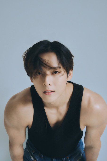 Compose new post / X Lee Minhyuk Btob, Btob Lee Minhyuk, Minhyuk Btob, Asian Man Haircut, Asian Men Fashion, Kamijo, Male Models Poses, Men Abs, Btob Minhyuk