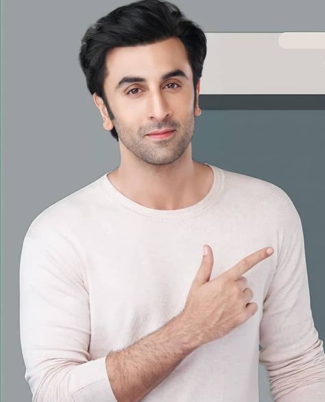 Ranbir Kapoor Hairstyle, Ranveer Singh Hairstyle, Romantic Lights, Shammi Kapoor, Love Profile Picture, Shashi Kapoor, Roy Kapoor, Makeup Photos, Indian Actors