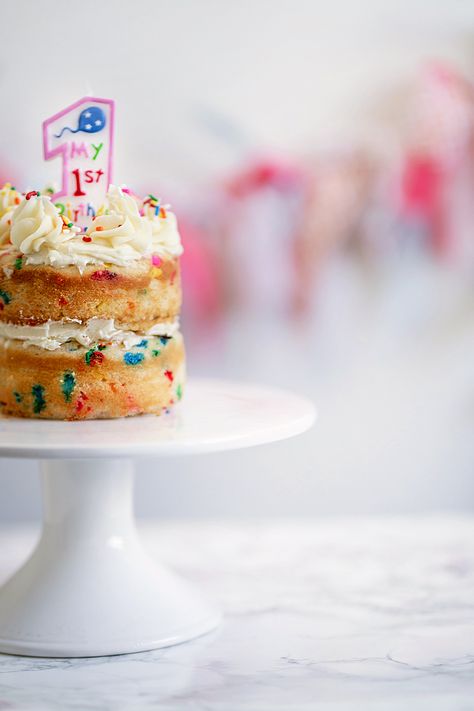 Smash Cake Easy, Easy Diy Smash Cake, Egg Free Smash Cake, Confetti Smash Cake, Funfetti First Birthday Cake, Sprinkle Smash Cake, Funfetti Smash Cake, Cake Smash Alternative Ideas, First Birthday Cake Sprinkles