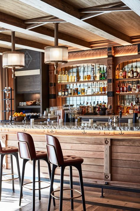 Country Club Bar Interior Design, Lodge Bar Design, Lodge Restaurant Design, Mountain Bar Design, Hotel Bars Luxury, Basement Whisky Bar, Devilish Eggs, Steakhouse Restaurant Design, Rustic Ski Lodge