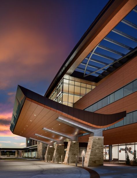 Hospital Facade, Hospital Design Architecture, Longs Peak, Modern Hospital, Longmont Colorado, Commercial Design Exterior, Hospital Architecture, Healthcare Architecture, Best Modern House Design