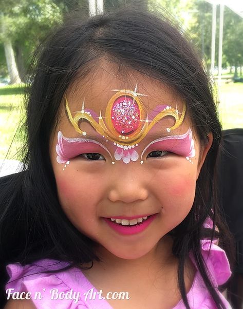 Princesses Halloween, Kids Face Painting Easy, Disney Face Painting, Lion Face Paint, Dinosaur Face Painting, Superhero Face Painting, Mermaid Face Paint, Princess Face Painting, Kitty Face Paint