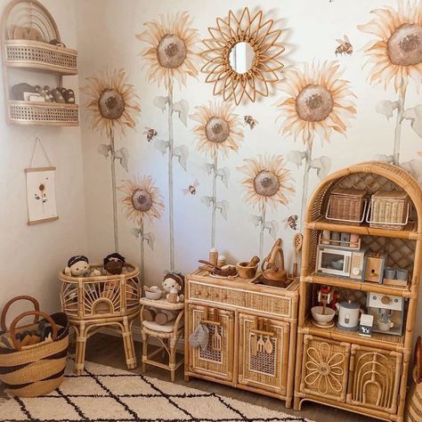 3,307 Likes, 18 Comments - Hippie Tribe 🌸 (@hippie.tribe) on Instagram: “via @my_homely_decor ✨ In love with this sunflower room by @pania_miajade 😍🌻💛 What do you think?” Sunflower Furniture, 1960s Home Remodel, Sunflower Room, Boho Decor Ideas, Boho Sunflower, Beach Bathroom Decor, Boho Furniture, Oil Painting Flowers, Boho Nursery