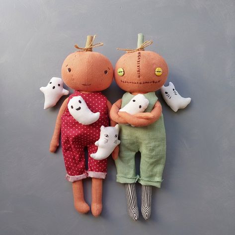 sewing toys easy Pumpkin Dolls Handmade, Interesting Sewing Projects, Pumpkin Plush Pattern, Homemade Halloween Gifts, Cloth Doll Sewing Pattern, Ghost Sewing Patterns, Felt Dolls Patterns Free, Simple Doll Pattern, Easy Sewing Stuffed Animals