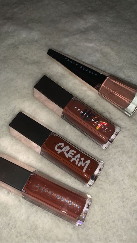 Gloss Fenty Beauty, Fenty Lip Gloss, Skin Care Routine Products, My Messages, Beauty Natural Products, Pretty Skin Care, Beauty Cream, Makeup Obsession, Luxury Makeup