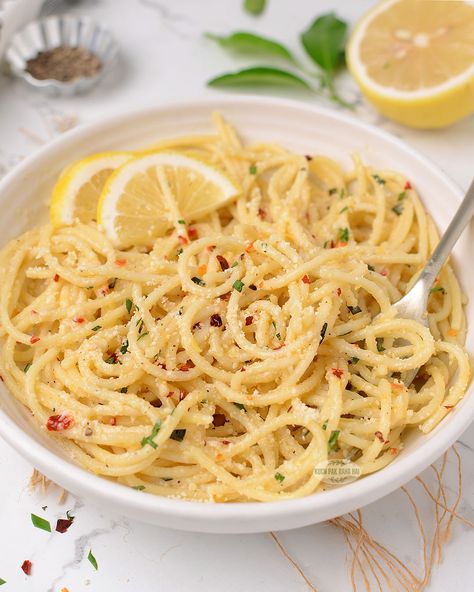 Lemon Garlic Butter Pasta Lemon Pesto Pasta, Garlic Butter Pasta, Lemon Garlic Butter Sauce, Lemon Garlic Pasta, Parmesan Green Beans, Pasta Varieties, Boiling Pasta, Butter Pasta, Feta Pasta