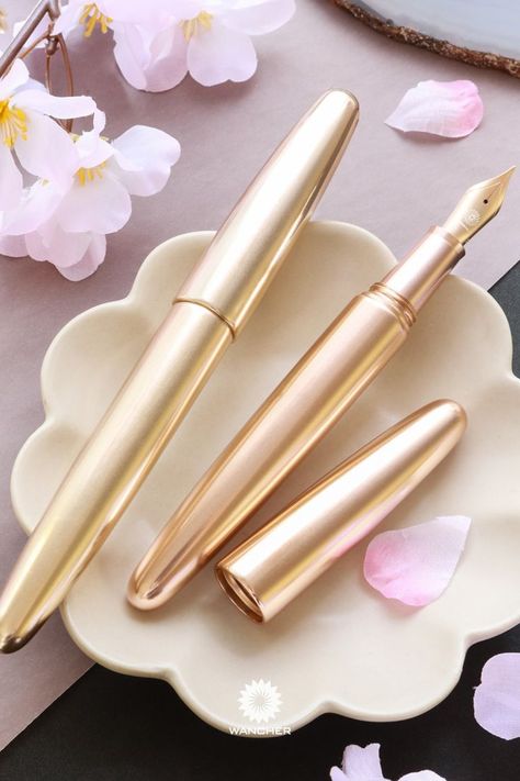 Wancher proudly presents you with our Newest Dream Pen collection: ✨Dream Pen Metal Aluminum - Classic & Contemporary✨ Two colors were born at two different times - we know gold as a classic and rose gold as a more modern look. Add a luxurious look by matching the pen and nib color on this collection. Dream Pen Metal Aluminum is now available for order. #Wancher #Wancherfountainpen #fountainpen #penaddict #fpgeeks #fpn #art #stationery #gold #rosegold #fountainpenlove #fountainpenaddict #pens Luxury Pens, Pen Collection, Writing Accessories, Metal Pen, Gold Colors, Japanese Design, Fountain Pens, Writing Instruments, Rose Gold Color