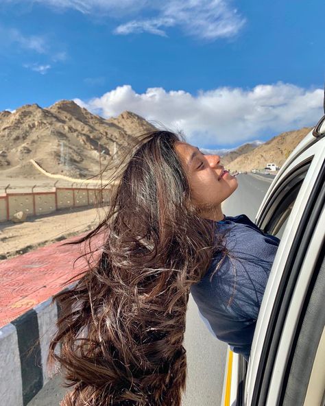 You will literally see the satisfaction on our faces when we’re anywhere even near the mountains! The kind of satisfaction, completeness… Mountain Photo Ideas, Road Trip Photography, Ladakh India, Travel Pose, Mountain Pose, Leh Ladakh, Travel Picture Ideas, Photographers Gallery, Hiking Pictures