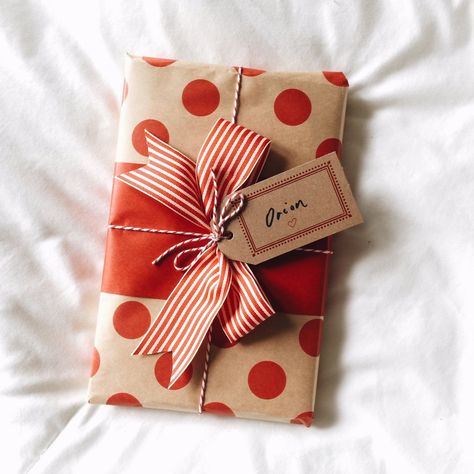 Creative Wrapping, Christmas Gift Packaging, Gift Wrapping Techniques, Gift Wrapping Ideas, Gift Wrapping Inspiration, Gifts Wrapping Diy, Unique Gift Wrapping, Creative Gift Wrapping, Diy Gift Wrapping