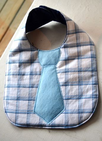 Diy Bibs, Baby Bib Tutorial, Bib Tutorial, Couture Bb, Baby Bibs Patterns, Boy Bib, Bib Pattern, Baby Sewing Projects, Baby Projects