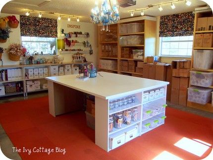 Like the center island work table Craft Table Diy, Hollow Core Doors, Dream Craft Room, Craft Room Design, Scrapbook Room, Office Crafts, Craft Room Storage, Craft Room Office, Sewing Rooms