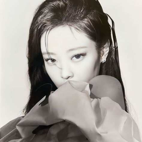 Study In New Zealand, Ready For Love, K Wallpaper, All Eyes On Me, Jennie Kim Blackpink, Kim Jisoo, Blackpink Photos, Harpers Bazaar, الرسومات اللطيفة