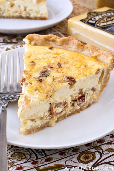 Quiche Lorraine is a savory egg custard pie with bacon, caramelized onions, and Gruyère Swiss cheese. Absolutely delicious! Mini Quiche Lorraine, Quiche Lorraine Recipe, Breakfast Quiche Recipes, Quiche Recipes Easy, Breakfast Quiche, Ham Cheese, Family Feast, Flaky Crust, Easy Brunch