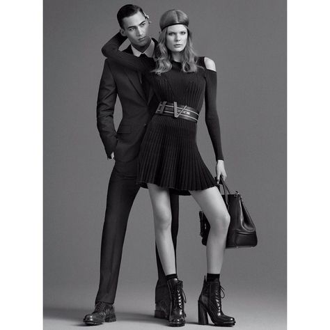 Effortlessly elegant, incredibly versatile -#Versace dresses for the modern explorer. #7D7D Creative Couples Poses, Male And Female Model Poses, Couple Model Poses, Couple Headshots, Lazy Pose, Fashion Editorial Couple, Editorial Couple, Jojo Poses, Twins Posing