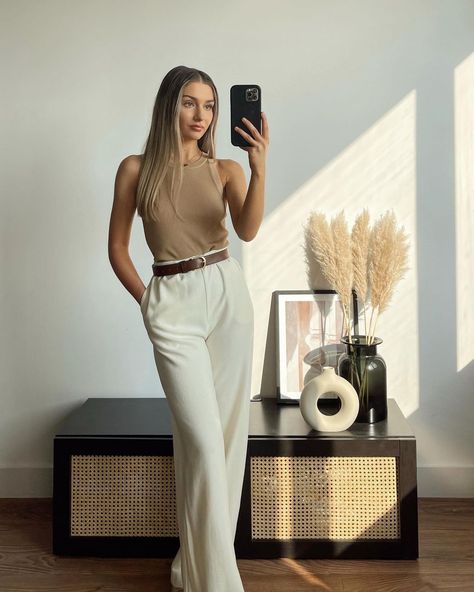 Lily Clark (@lilyisabellaclark) posted on Instagram • Aug 5, 2021 at 5:19pm UTC Psychologist Outfit, Lily Clark, Therapist Outfit, Elegantes Outfit Damen, Casual Work Outfits Women, Corporate Fashion, Sophisticated Outfits, Business Casual Outfits For Work, Chic Office