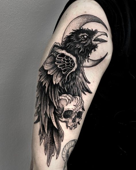 Bone Tattoo, Crow Tattoo, Raven Tattoo, Raven Skull, Tattoo Style Drawings, Collar Bone Tattoo, Collar Bone, Black Work, Old School Tattoo