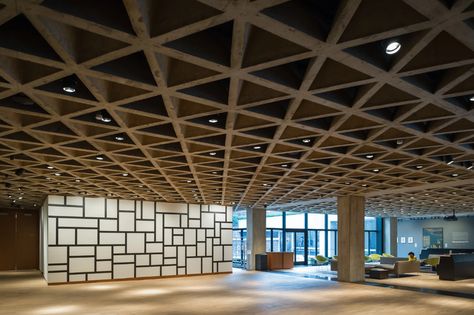 Louis Kahn, Xavier de Jauréguiberry · Yale University Art ... Yale University Art Gallery, Lebbeus Woods, Louis Kahn, Art Gallery Interior, New Haven Ct, Yale University, America Art, Interior Designing, Deco Furniture