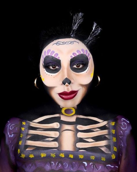 Mama Imelda Coco, Coco Cosplay, Make Halloween, Dia De Muertos, Halloween Face, Face Makeup, Halloween Face Makeup, Coco, Make Up