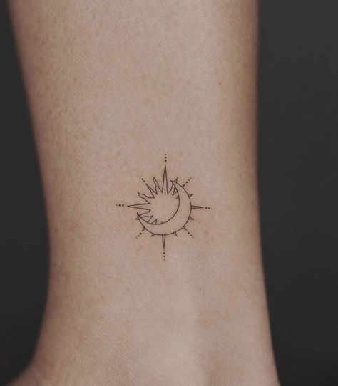 Eclipse Tattoo Design, Duo Tattoo Ideas, Moon And Sun Tattoo, Tattoo Sonne, Tattoos Matching, Sun And Moon Tattoo, Petite Tattoos, Sun Tattoos, Classy Tattoos