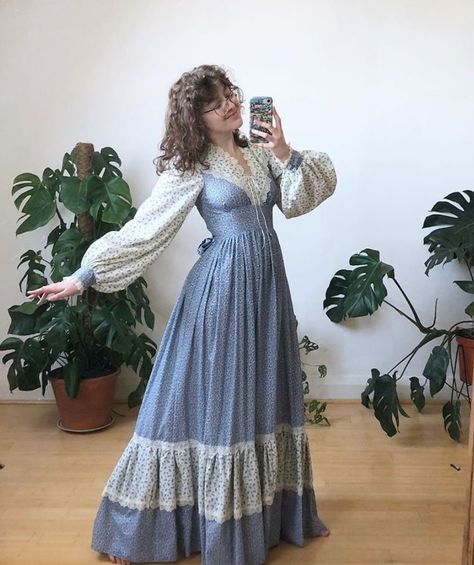 Royalcore Casual Outfit, Victorian Maternity Dress, Casual Victorian Dress, Cottagecore Glam Outfit, 70s Gunne Sax Dresses, Prairie Aesthetic Fashion, Modern Medieval Fashion, Vintage Maternity Clothes, Prarie Dress