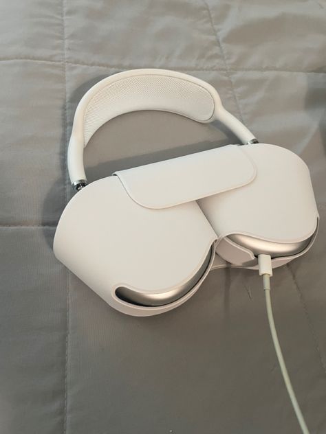 airpod max aesthetic white apple headphones White Apple Headphones, Airpod Max Aesthetic, Headphone Ideas, Headphones Apple, Max Aesthetic, Apple Headphones, Airpod Max, Cute Headphones, Apple Headphone