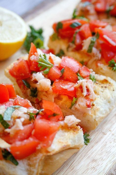 This yummy lobster bruschetta is a quick and easy appetizer to whip up for your next event. Lobster recipes | seafood recipes | seafood dishes | appetizers for party | appetizers easy | summer vibes Lobster Bruschetta, Summer Appetizers Easy, Appetizers For A Crowd, Quick And Easy Appetizers, Party Appetizers Easy, Lobster Recipes, Seafood Appetizers, Easy Entertaining, Julia Child