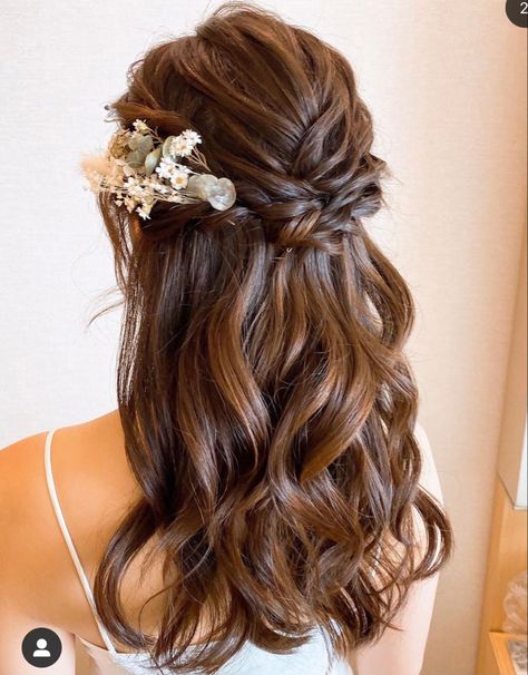 Japanese Half Up Half Down Hair, Wedding Hair Asian Half Up, Hairstyles For Pre Wedding Shoot, Ring Ceremony Hairstyles, Asian Wedding Hairstyles Half Up, Asian Hair Wedding, Prewedding Hairstyle, Tea Ceremony Hair, Asian Wedding Hair