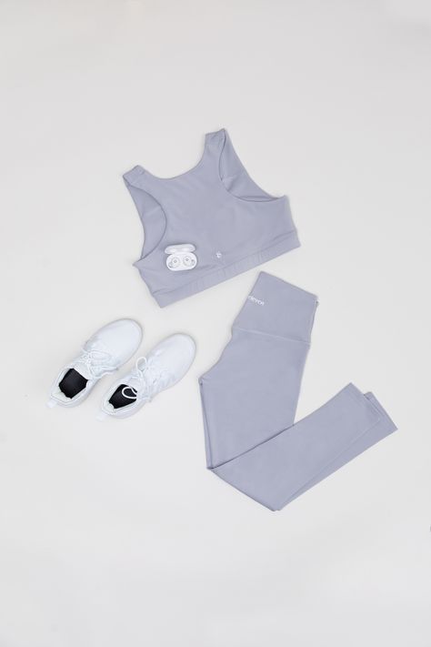 minimal activewear product photoshoot flatlay, airy and natural product photography by Studio Luniste Activewear Product Photography, Minimal Activewear, Activewear Flatlay, Natural Product Photography, Flatlay Photography Clothing, Activewear Photography, Activewear Photoshoot, Flatlay Ideas, Lemon Set