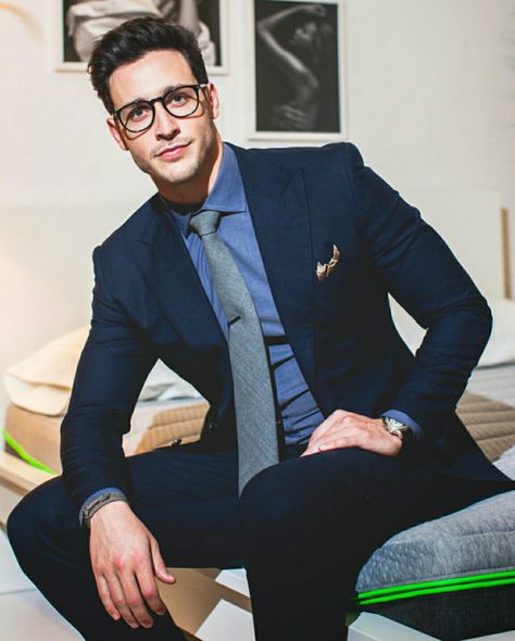 Dr Mike Varshavski, Mike Varshavski, Interview Outfit Men, Blazer Outfits Men, Dr Mike, Formal Mens Fashion, Outfits Hombre, Mens Fashion Casual Outfits, The Perfect Guy