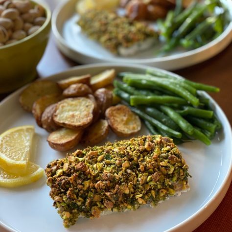 Pistachio-Crusted Mahi Mahi Pistachio Crusted Mahi Mahi, Pistachio Fish, Pistachio Crusted Fish, Bahamas Recipes, Paleo Fish Tacos, Almond Crusted Salmon, Mahi Mahi Recipes, Paleo Fish, Roasted Broccolini