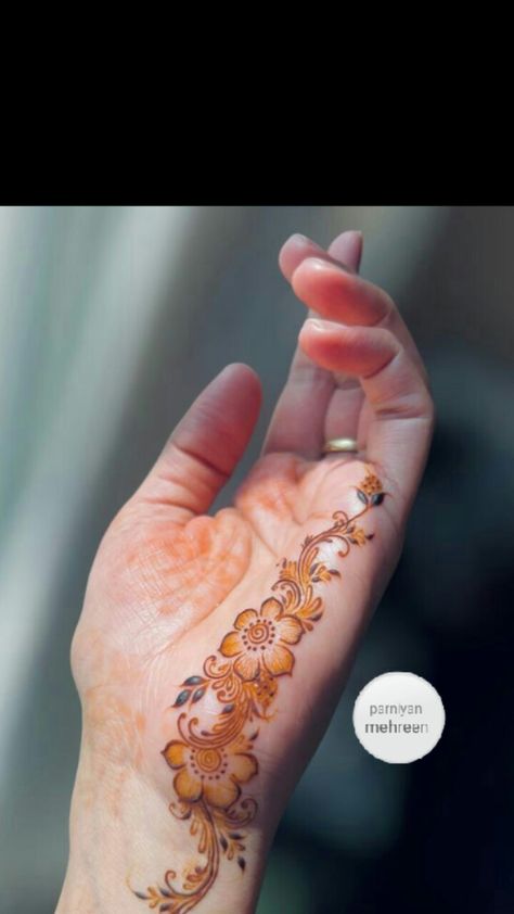 Front Mehndi Design, Simple Henna Tattoo, Latest Henna Designs, Simple Mehndi Designs Fingers, Modern Mehndi Designs, Pretty Henna Designs, Engagement Mehndi Designs, Henna Tattoo Designs Simple, Stylish Mehndi Designs