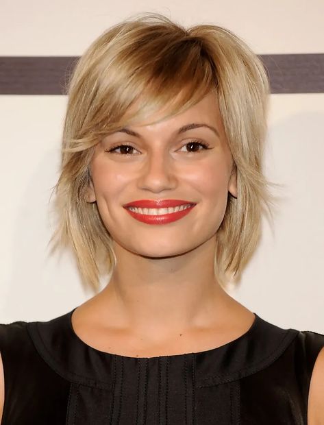 Cowlick Hairstyles, Short Side Part, Hair Pulling, How To Style Bangs, Celebrity Hair Stylist, Bob Haircuts For Women, Mid Length Hair, Side Part, Hair Today