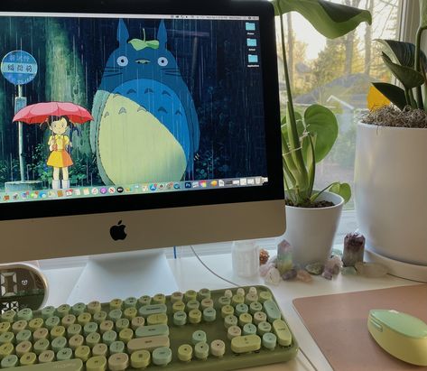 Cute Desk Ideas Aesthetic Green, Green Imac Desk Setup, Cute Green Desk Setup, Desk Green Aesthetic, Green Keyboard Aesthetic, Room Ideas Aesthetic Green, Pc Gaming Setup Aesthetic Green, Kawaii Green Desk, Green Desk Aesthetic