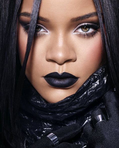 Rihanna Makeup, Rihanna Fenty Beauty, Maquillage On Fleek, Rihanna Looks, Rihanna Riri, 얼굴 그리기, Dark Lipstick, Black Lipstick, Rihanna Style