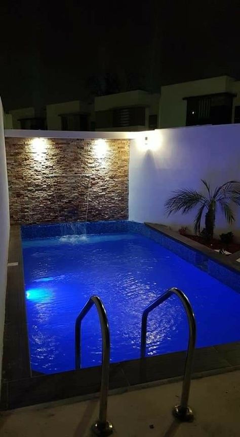 Backyard Pool Design, Pool At Night, Nightclub Aesthetic, Pool Landscape Design, Flipagram Instagram, Dark House, Travel Pictures Poses, Backyard Pool Designs, Swimming Pools Backyard