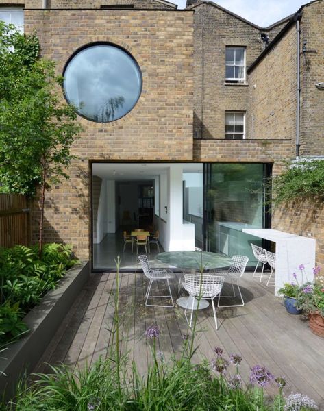 23 Times Round Windows Made A Home More Beautiful Archer Design, Brick Extension, Small Courtyard Gardens, Round Window, Small Courtyards, Rear Extension, London House, Design Exterior, House Extensions