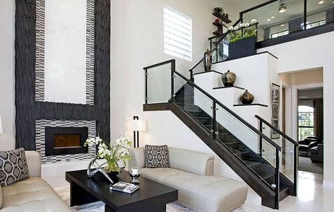 Modern living room with staircase with black railing and glass balusters High Ceiling Living Room Modern, Modern Living Room Black, Sectional Living Room Layout, Room Layout Design, Small Room Interior, Small Modern Living Room, High Ceiling Living Room, Living Room Layout, Living Room Setup