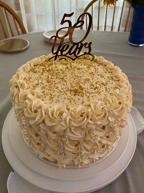 Dainty rosettes with alternating gold and white candy pearls cover the side if this cake. Gold fleck sprinkles cover the top. Golden Anniversary Cake, Gold Sprinkles, White Frosting, Golden Anniversary, White Candy, Gold Flecks, Anniversary Cake, Frosting, Sprinkles