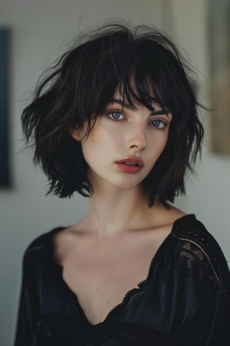 33 Choppy Bob Hairstyles - Project Hairstyles Feathery Bangs, Short Choppy Bobs, Choppy Bob With Bangs, Cute Bob Haircuts, Straight Bob Haircut, Long Bob With Bangs, Hair Falls, Brunette Bob, Choppy Bob Haircuts