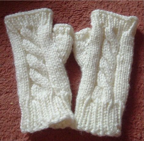 Cable Knit Fingerless Gloves, Cable Fingerless Gloves, Fingerless Mittens Pattern, Baby Hat Knitting Patterns Free, Knitting Gloves Pattern, Knitted Gloves Mittens, Fingerless Gloves Knitted Pattern, Knitting Squares, Christmas Knitting Patterns Free