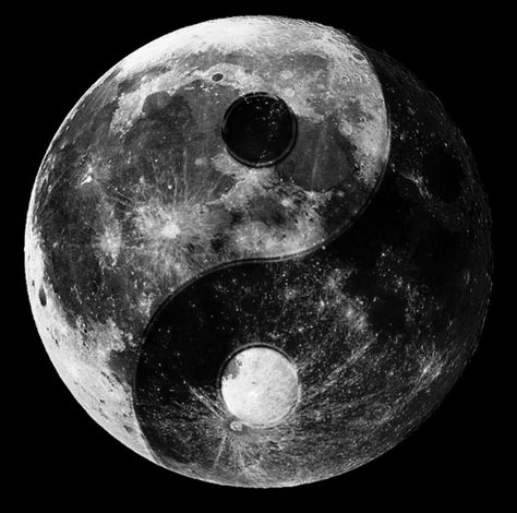 moon yin yang Ying Yang Wallpaper, Jing Jang, Jing Y Jang, Ying Yang Art, Yin Yang Balance, Ying Yang Tattoo, Ying And Yang, Yang Tattoo, Yin Yang Art