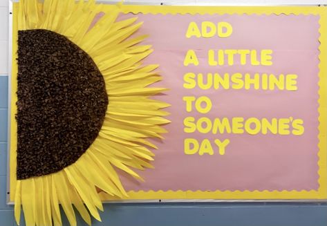 Sunflower bulletin board Sun Flower Bulletin Board Ideas, Yellow Bulletin Board Ideas, Bulletin Board Ideas For Senior Living, August Board Ideas, Summer Camp Board Decoration, Sunflower Classroom Door, Sunshine Bulletin Board Ideas, Summer Bulletin Boards For School, Bulitin Board Ideas